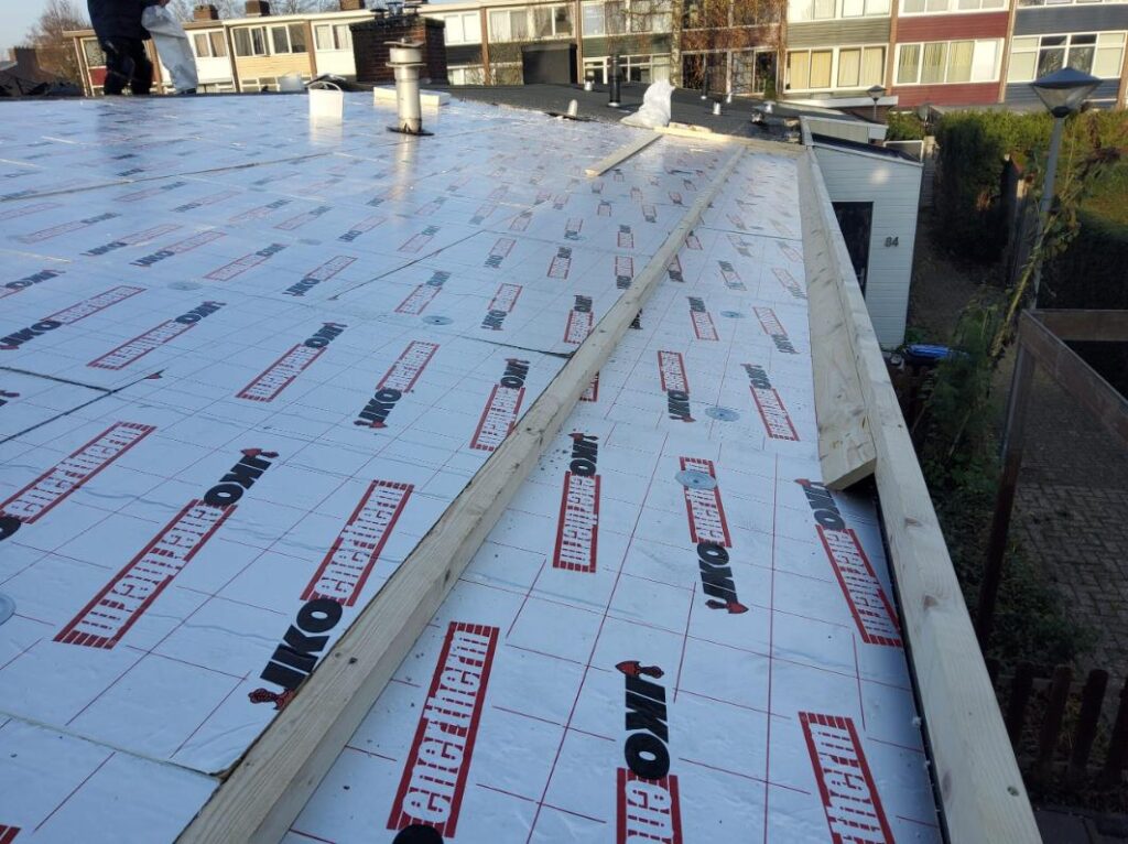 Plat dak dubbel isoleren